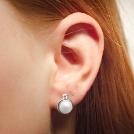 stříbrné náušnice s perlami