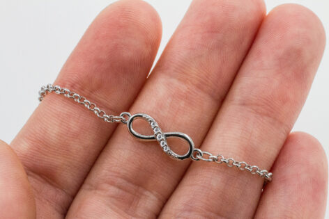 Stříbrný náhrdelník Nekonečno s kamínky