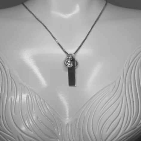 Personalizovaný zlatý náhrdelník Destičky a kamínek s možností rytiny na bustě