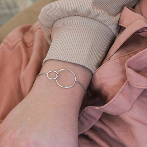 emeraude spřízněné duše náramek na ruce