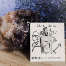 Pollux stříbrný přívěsek znamení zvěrokruhu střelec destička s ruční rytinou bílé zlato šperky jiříček lifestyle