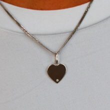 Personalizovaný stříbrný přívěsek srdíčko s rytinou a kamínkem Citare