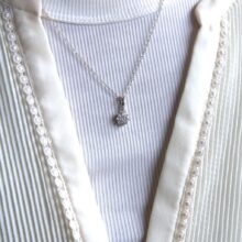 stříbrný přívěsek s kamínky květ Astrid